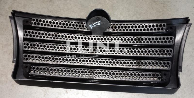 Toode on musta värvi plastist eesmine iluvõre, millel on kuus horisontaalset metallvõret. Võre on hexagonaalne ja sellel on keskne silmus.