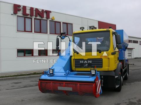 Iseliikuv söödamikser MAN baasil