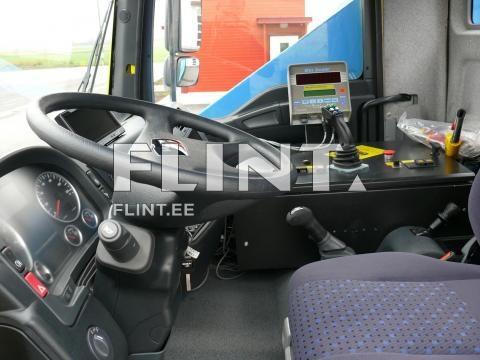 Iseliikuv söödamikser MAN baasil