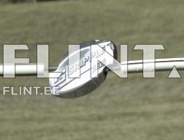 Pildil on metallist grippleri ühendus, mis on kinnitatud kahe helesinise traadi vahele. Grippleri ümber on sileda pinnaga ja selgelt nähtav logo.