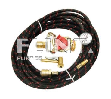 Must voolik, millel on punased triibud, sisaldab reguleeritavat ventiili ja manomeetrit gaasi või vedeliku juhtimiseks.