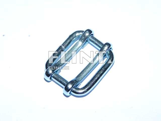 Rööpne, valmistatud läikivast metallist, millel on neli ühendavat osakest, mis moodustavad ruudukujulise kujundi.