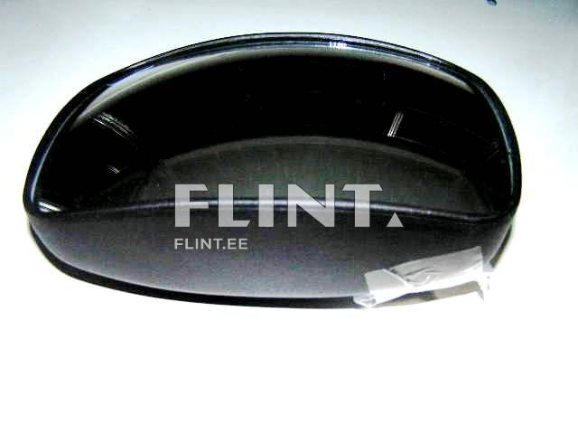 Must klaar kott on ovaalne ja siledat pinnaga, millel on nähtav sild, mis näitab, et see on uus. Koti sisemus on tume ja võimaldab midagi hoida.