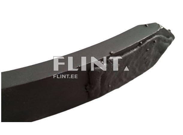 Toode on musta värvi ja tähelepanuväärne ovaalne kuju. Sellel on sujuv pind ja ühel küljel on veidi ebatasane tekstuur.