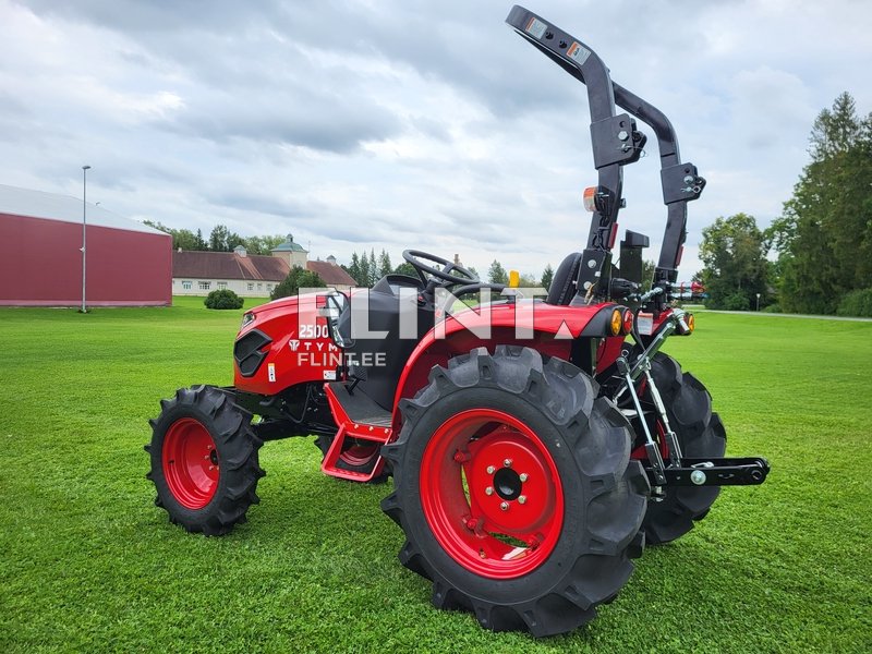 Traktor TYM 2500