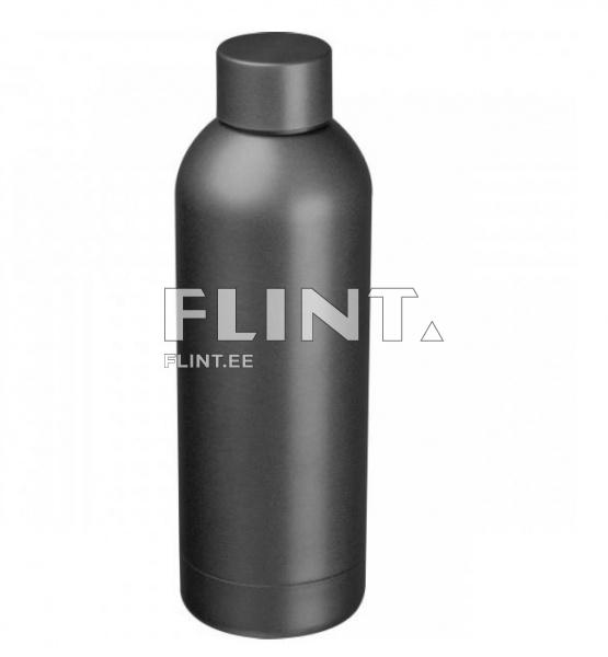 Suur ümmargune metallist veepudel, millel on järk-järgult kitsenev kuju ja ülemine kuppelpea.