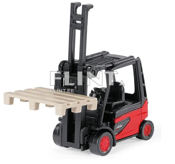 Mudeliga tõstuk, millel on punane ja must korpus. Väike platvorm on tõstuki ees.