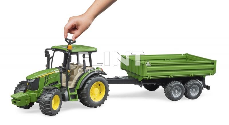 Traktor John Deere 5115M (58,5x27,5x26,8cm) + haagis Bruder