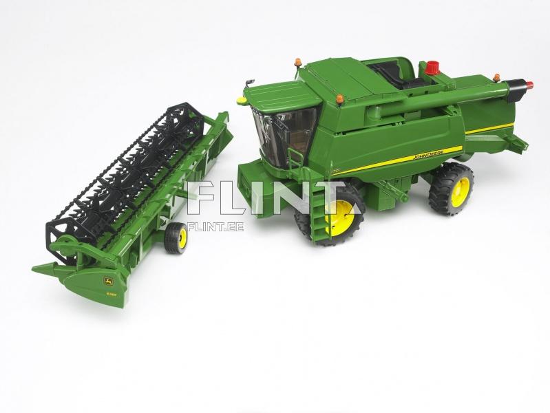 Roheline kombainimudel, mille peal on kirjad 'JOHN DEERE', oli mõeldud põllumajanduseks. Sellel on must peadöötja, mis asub kombaini küljes ja on selgelt nähtav.