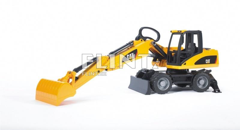 Collapsitööde masin, mille värvus on kollane ja must. Suur kraanad on ettepoole painutatud ja sellel on lükkepink taga. Rattad on mustad ja tugevad.