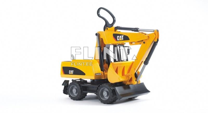 Kollane ekskavaator, millel on mustad rattad ja tõstevarras, seisev valgel taustal.