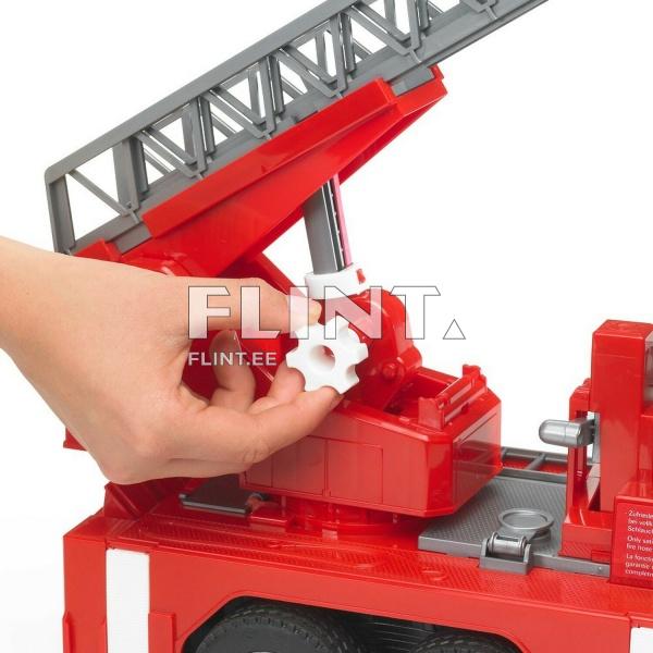 Pildil on punane mängutuliuputusauto, millel on pikendatav redel. Käsi hoiab valget hammasratast, millega regulaatorit kohandatakse.