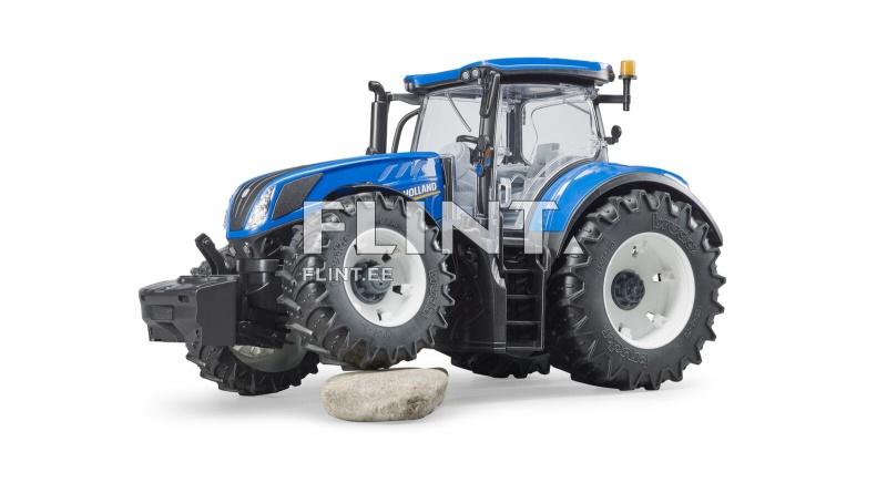 Sinine traktor, millel on suur, mustade ja valgete rehvidega konstruktsioon. Esiplaanil on kivi, mille läheduses traktor asub. Traktori kabiin on selge ja detailne.