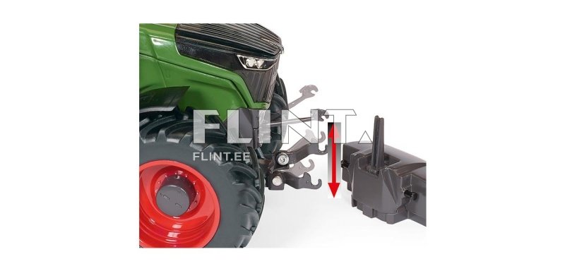 Pilt näitab mänguasi traktorist, millel on roheline kere ja punased rattad. Ees on nähtavad mitmed konksud, mis on mõeldud haarde jaoks. Tootel on detailne osa esiosast, sealhulgas traditsiooniline traktorivõre.